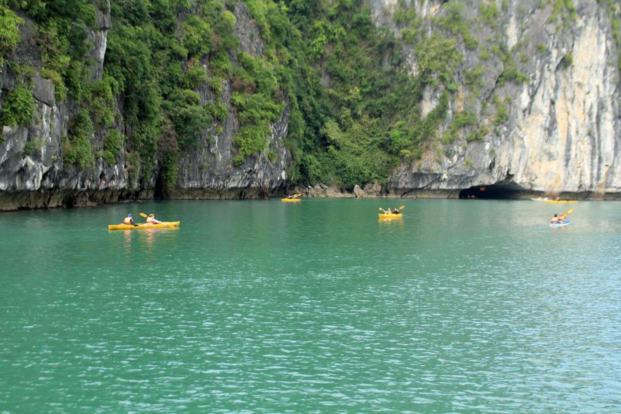Halong Arcadia Cruise Hotel Ха Лонг Екстериор снимка