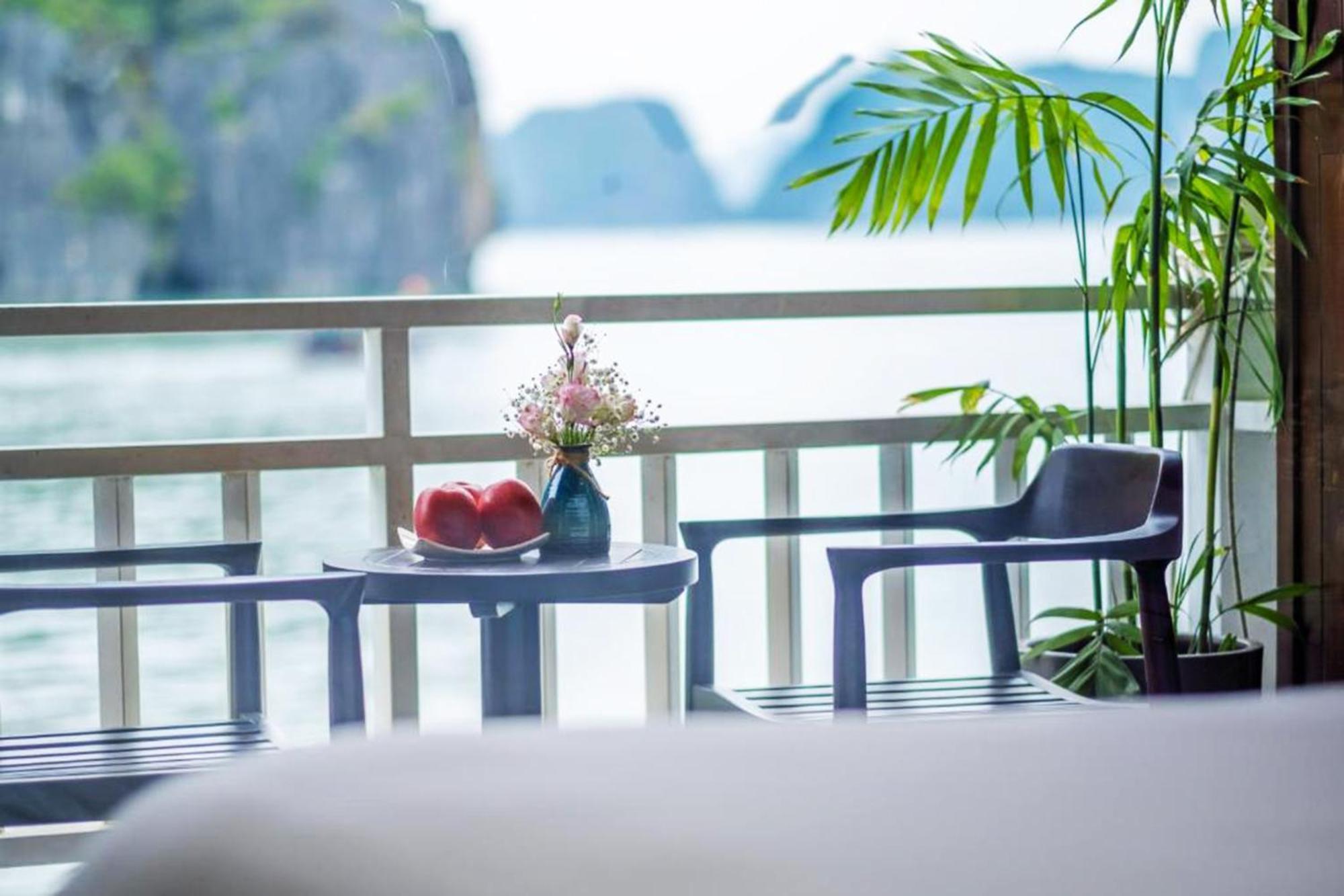 Halong Arcadia Cruise Hotel Ха Лонг Екстериор снимка
