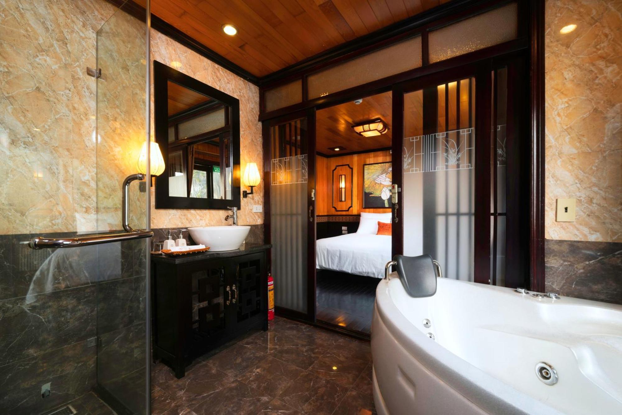 Halong Arcadia Cruise Hotel Ха Лонг Екстериор снимка