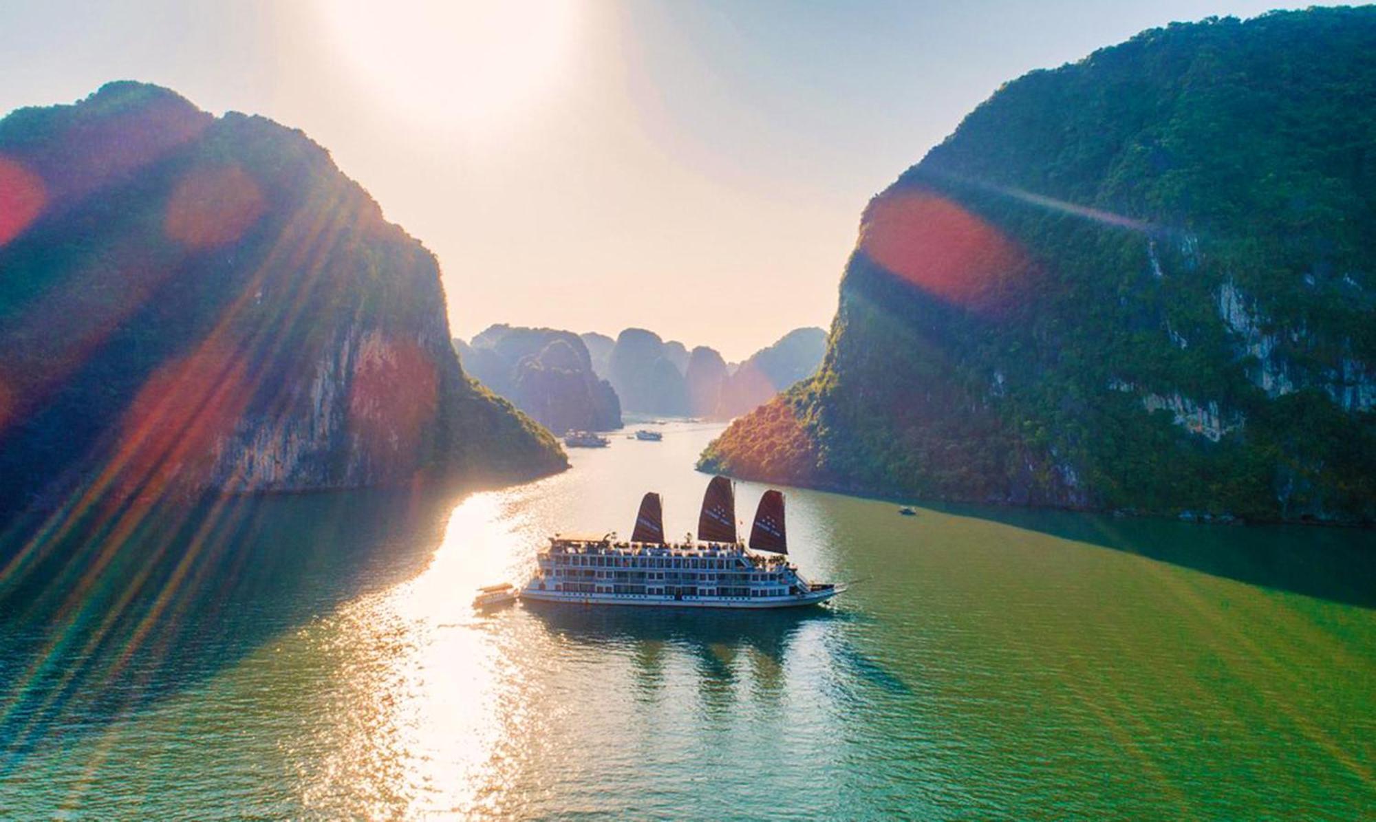 Halong Arcadia Cruise Hotel Ха Лонг Екстериор снимка