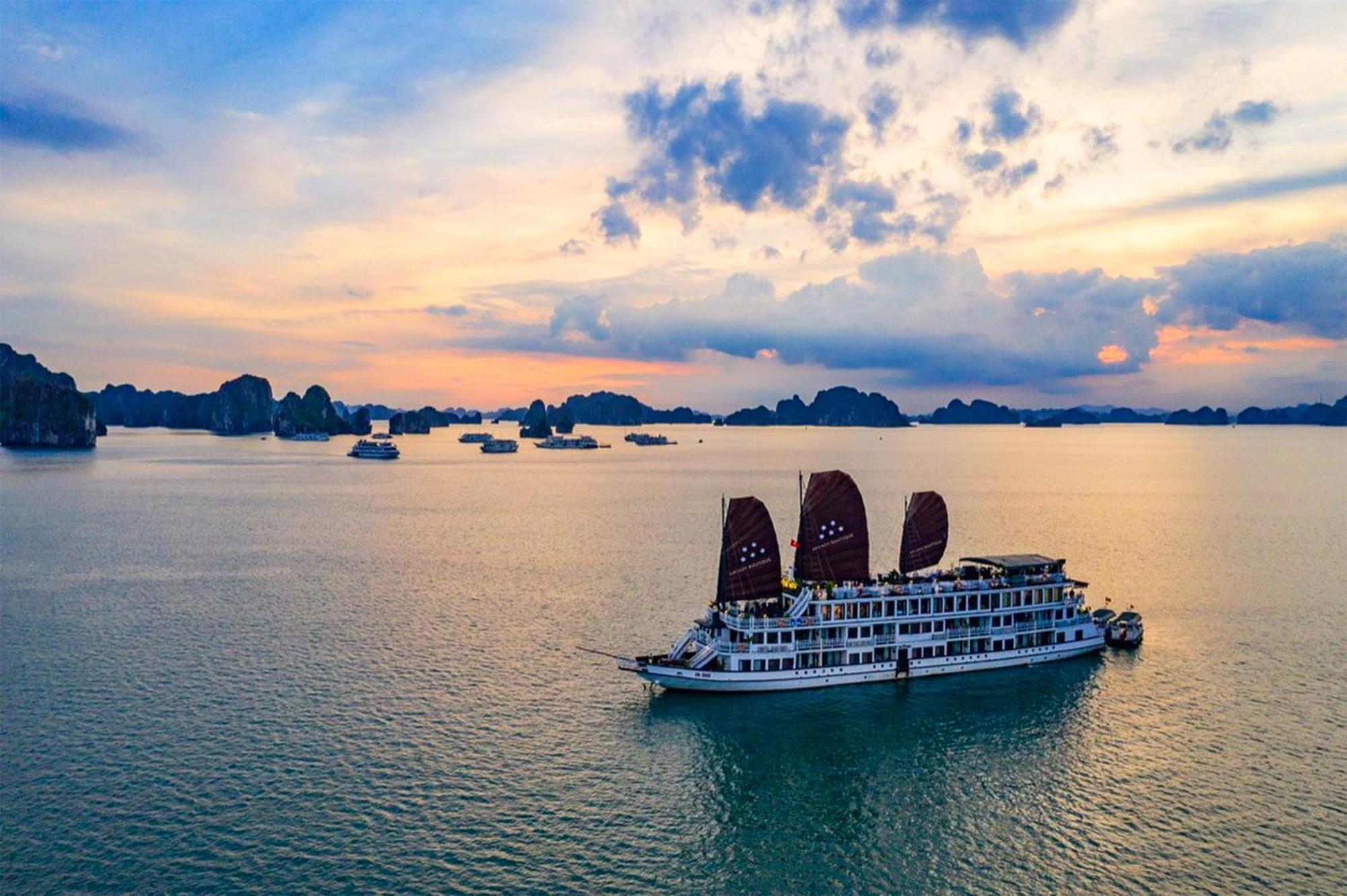 Halong Arcadia Cruise Hotel Ха Лонг Екстериор снимка
