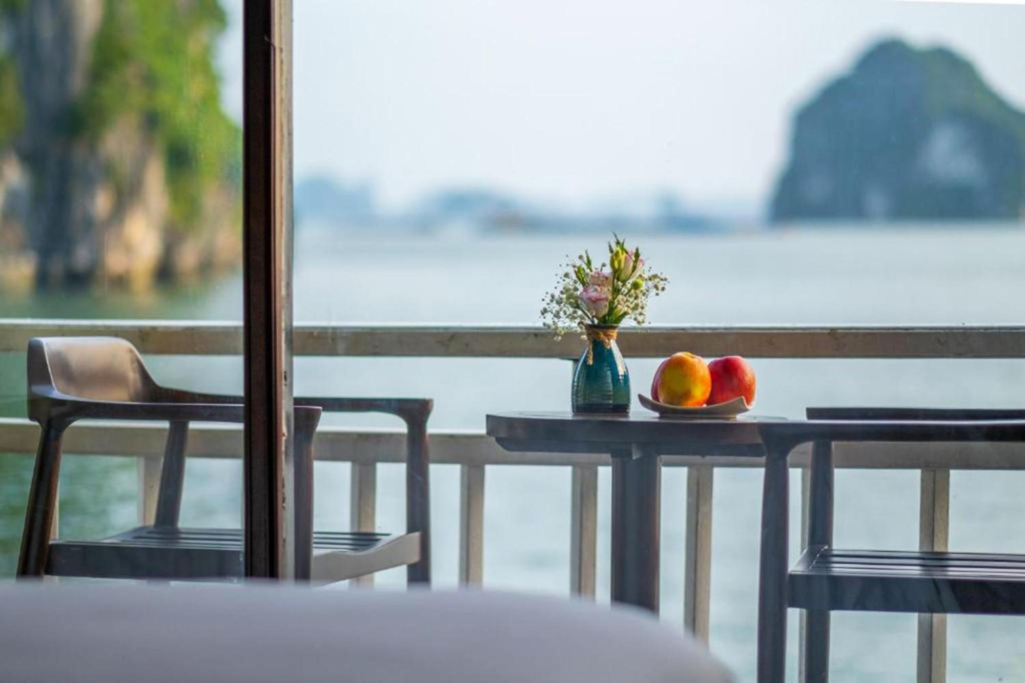 Halong Arcadia Cruise Hotel Ха Лонг Екстериор снимка